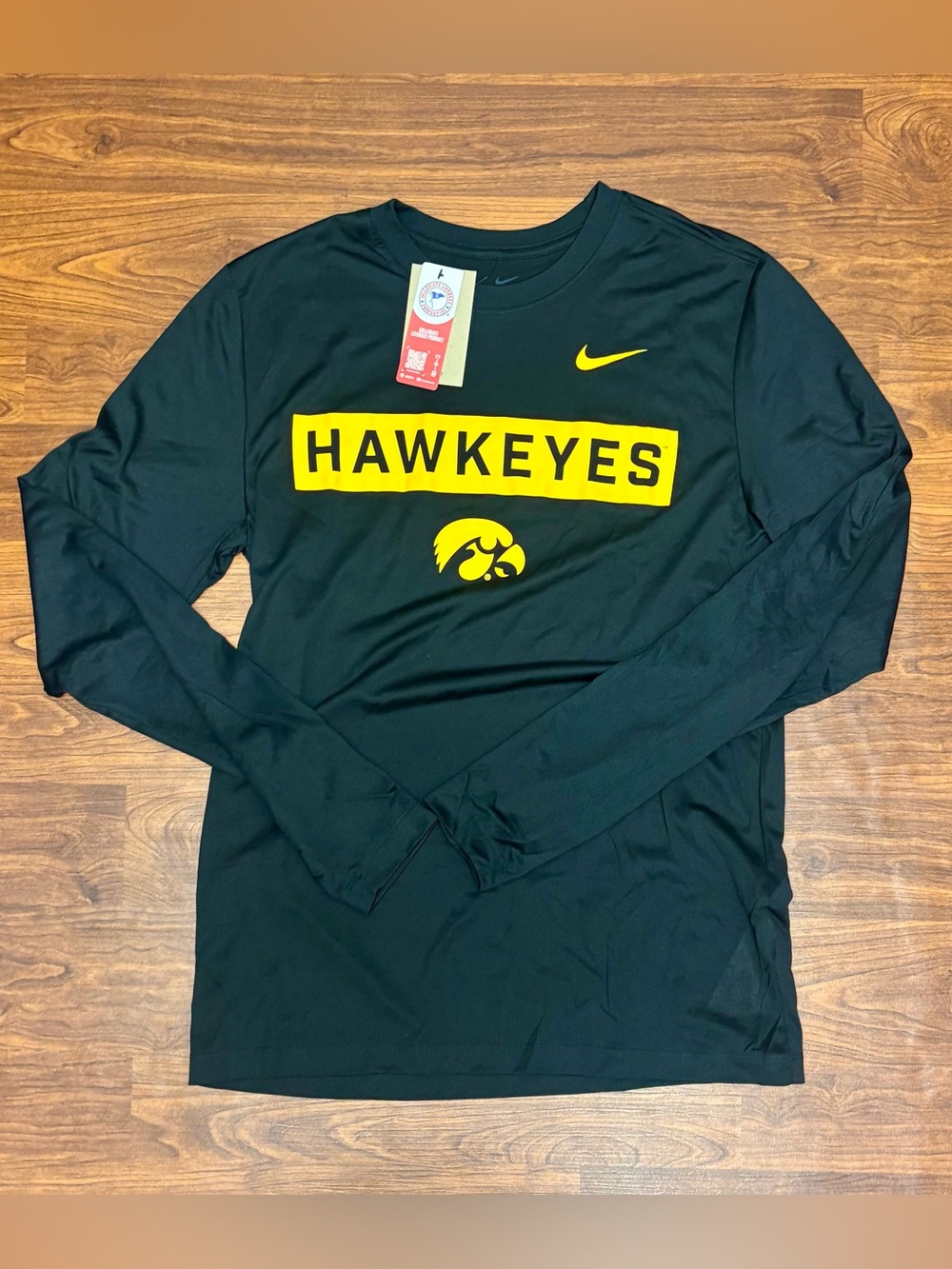 Nike Iowa Hawkeyes Long Sleeve Dri-FIT Shirt Mens Medium NWT Black Hawkeye Logo